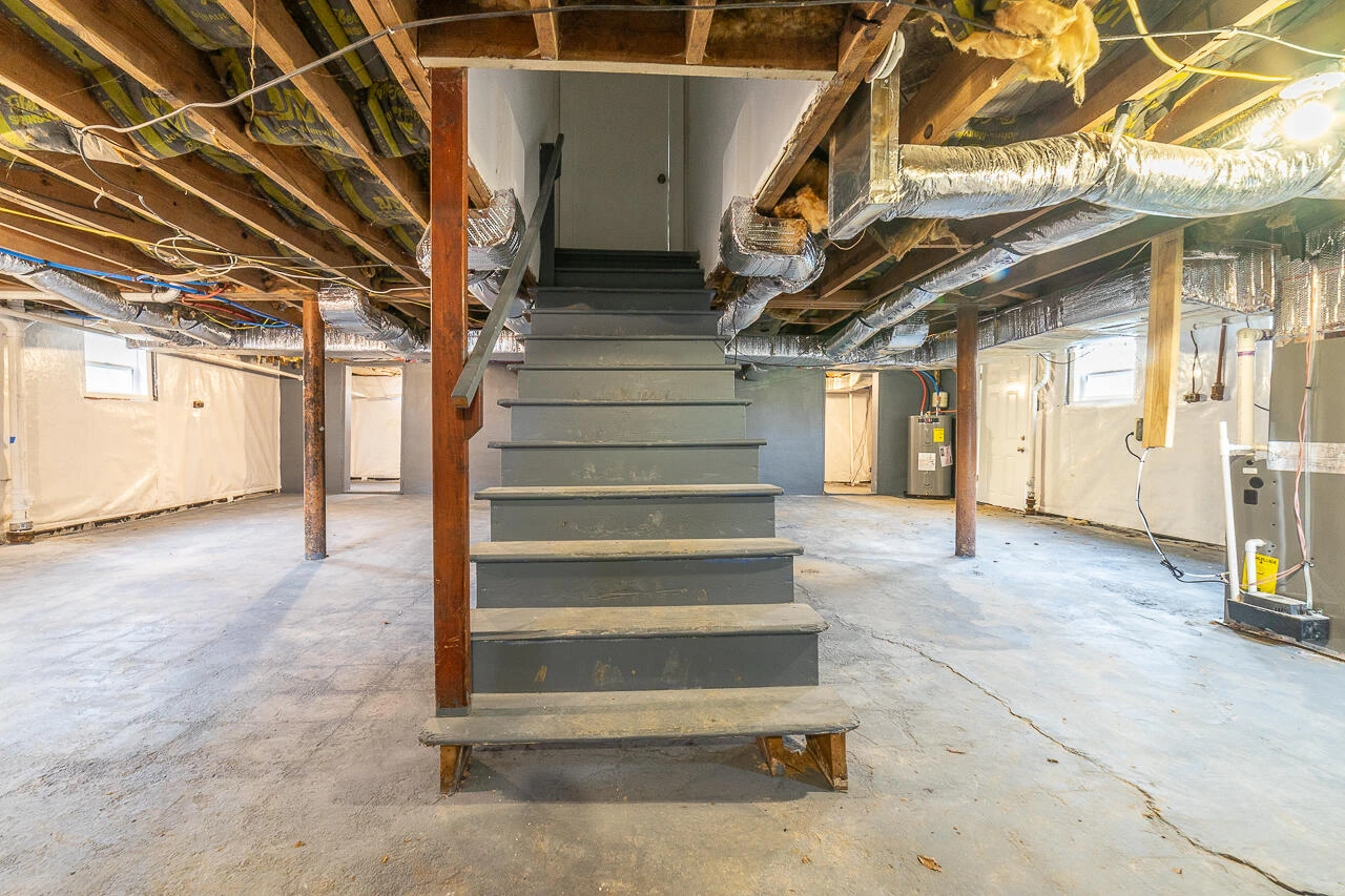 1215 Crescent ST NW - Photo 31