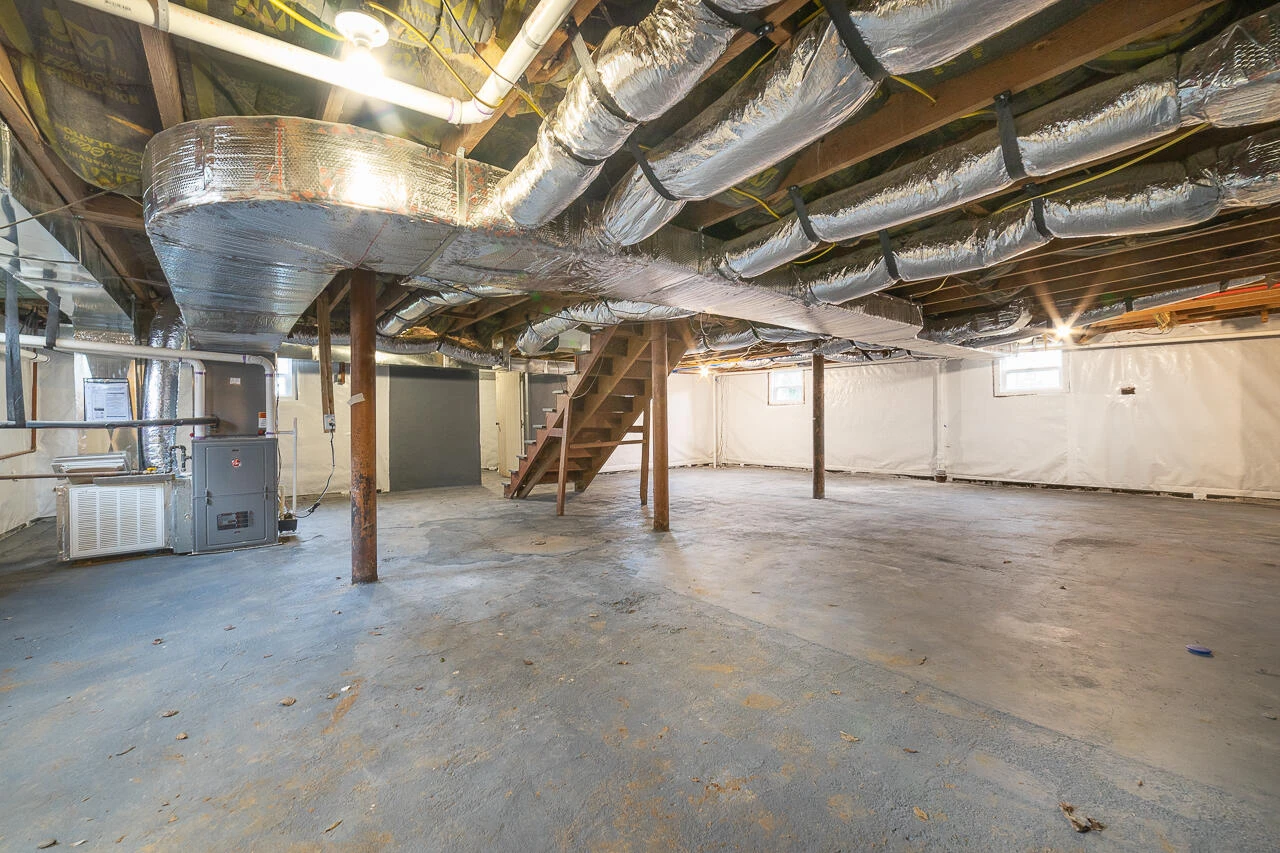 1215 Crescent ST NW - Photo 32