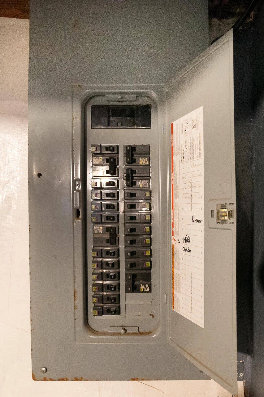 1215 Crescent ST NW - Photo 40