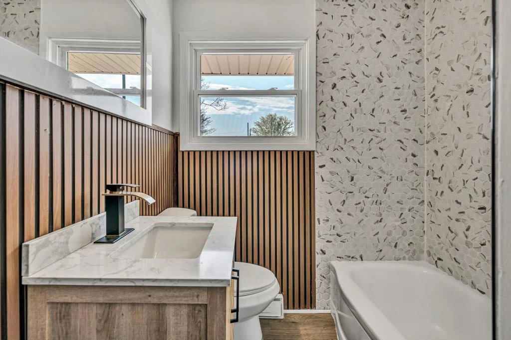 502 Victor AVE NE - Photo 11