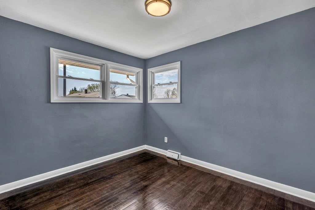 502 Victor AVE NE - Photo 12