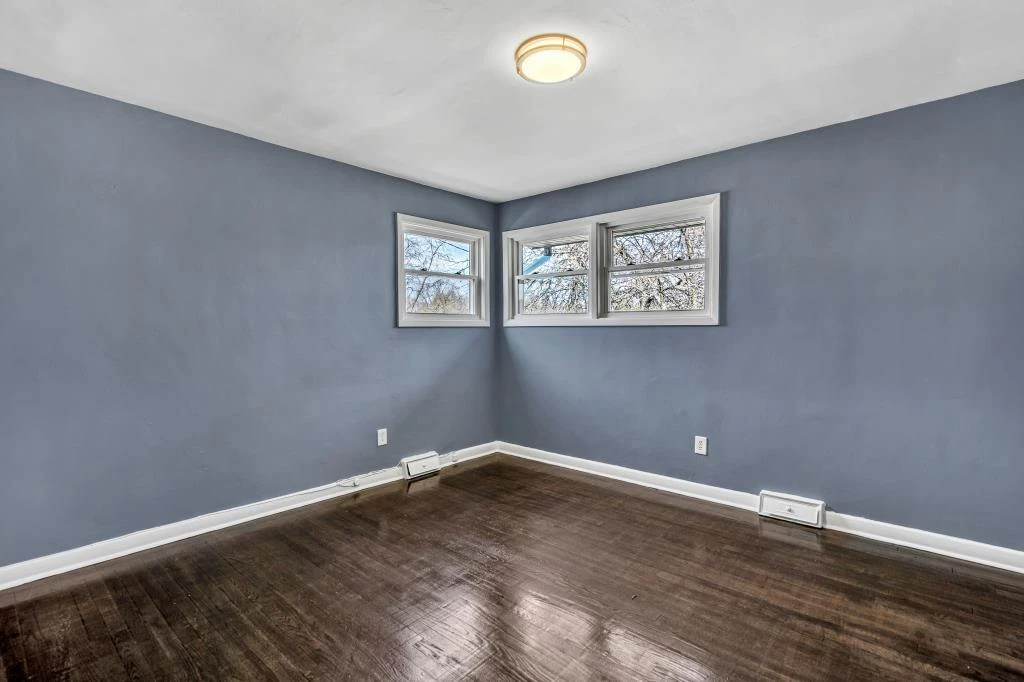 502 Victor AVE NE - Photo 13