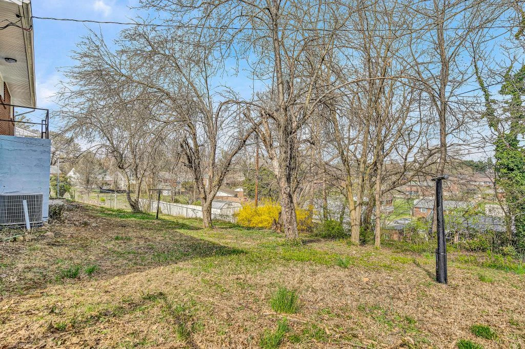 502 Victor AVE NE - Photo 17