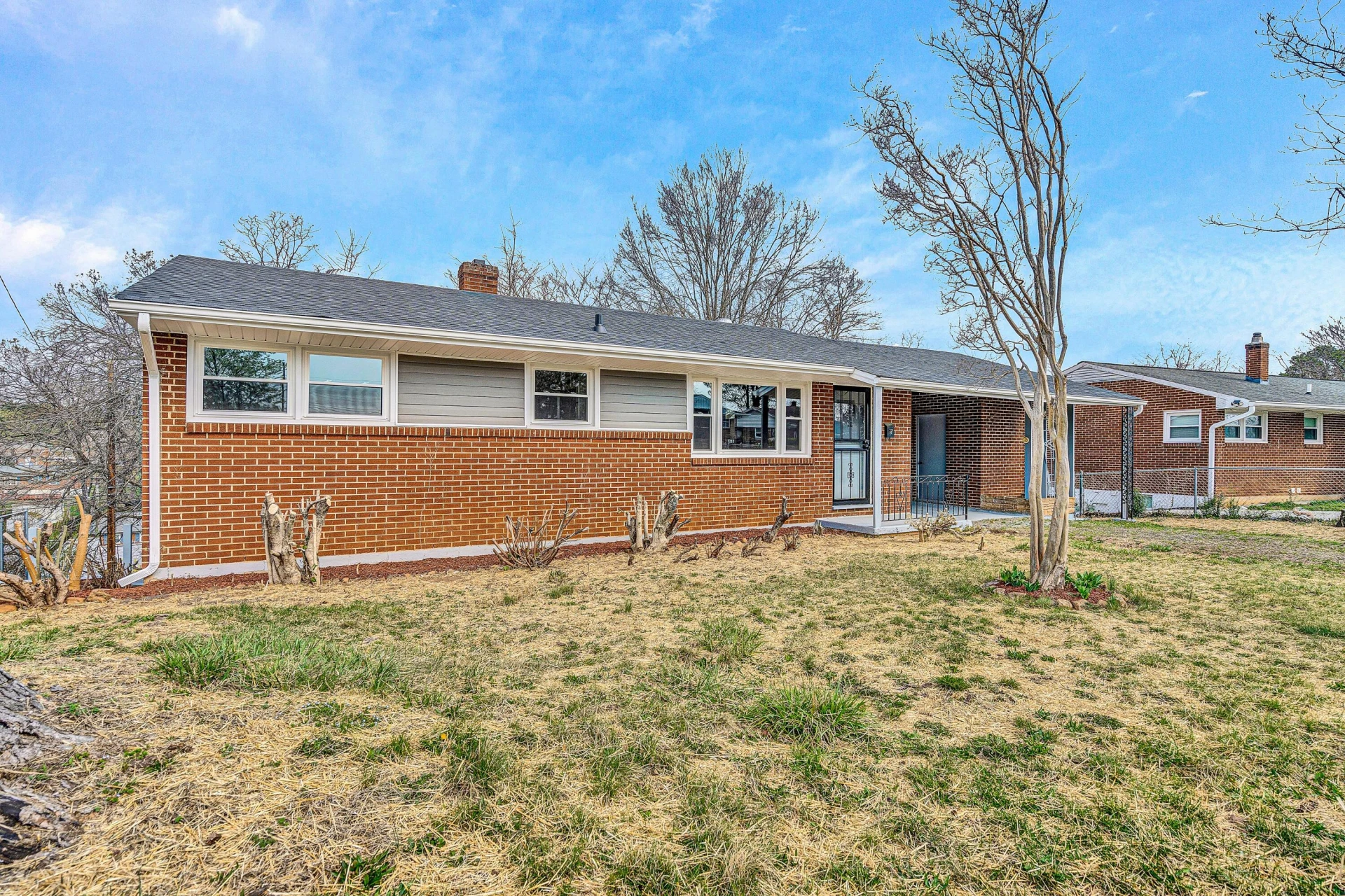 502 Victor AVE NE - Photo 2