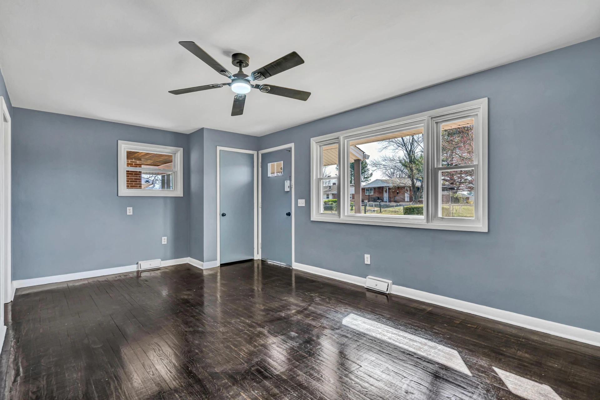502 Victor AVE NE - Photo 5