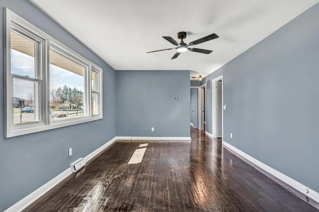 502 Victor AVE NE - Photo 6