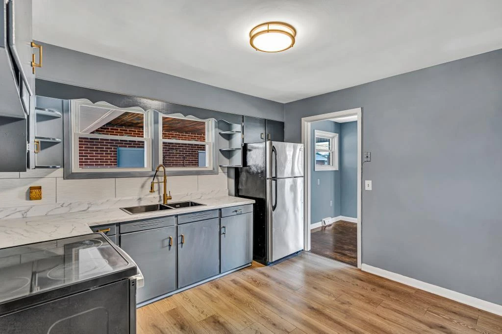 502 Victor AVE NE - Photo 7