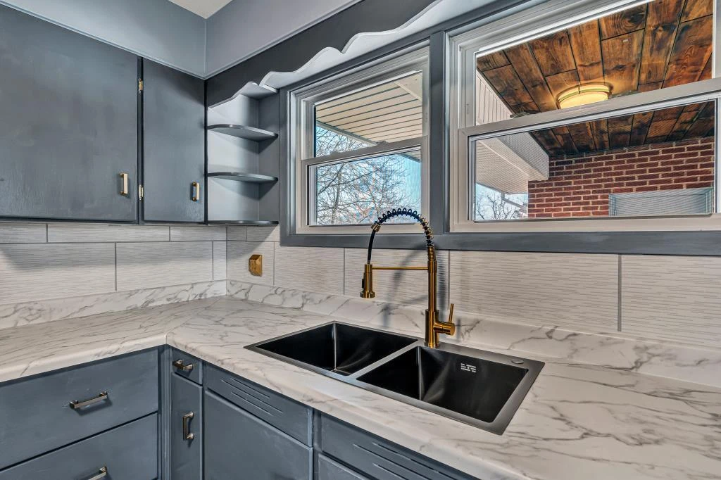 502 Victor AVE NE - Photo 8