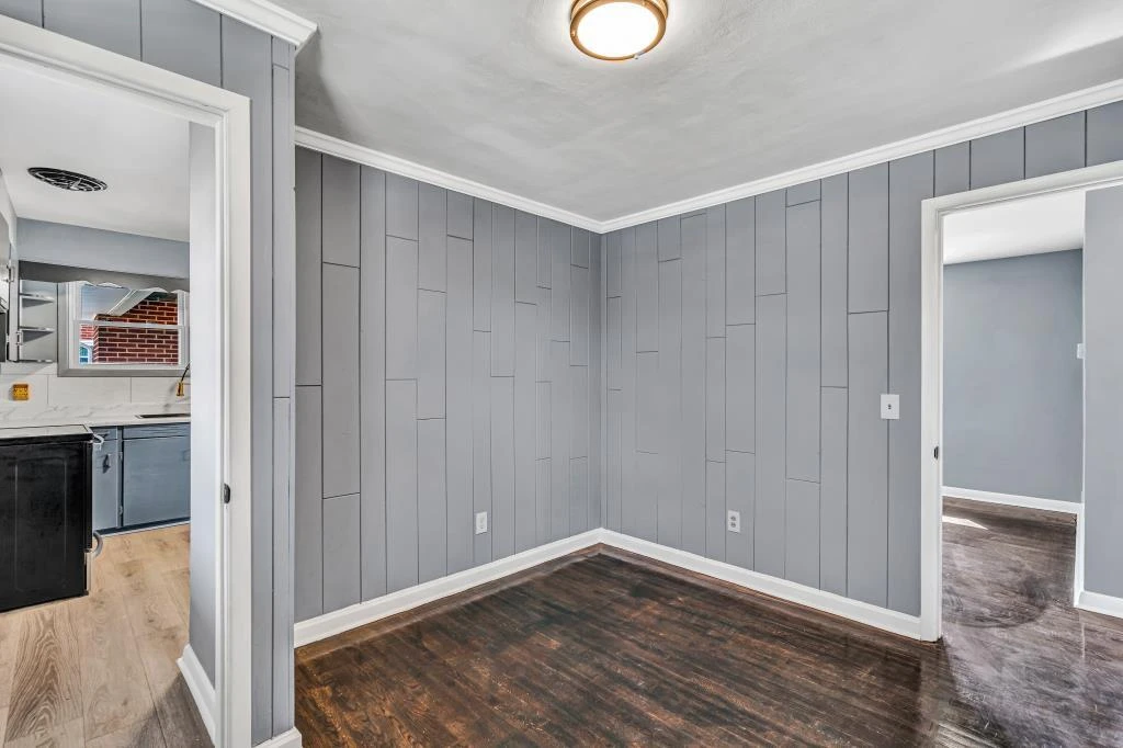 502 Victor AVE NE - Photo 9