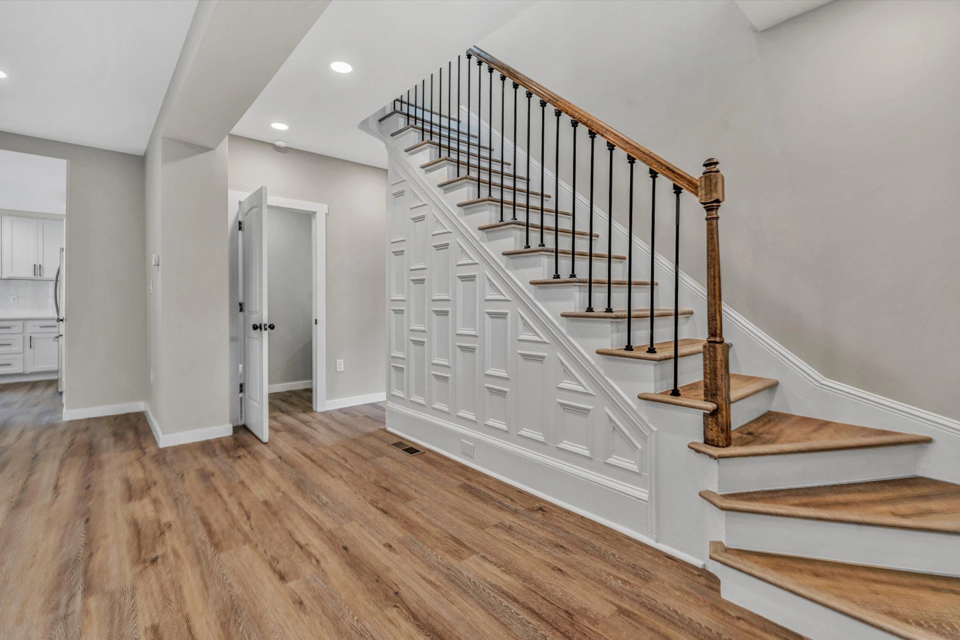 535 Day AVE SW - Photo 8