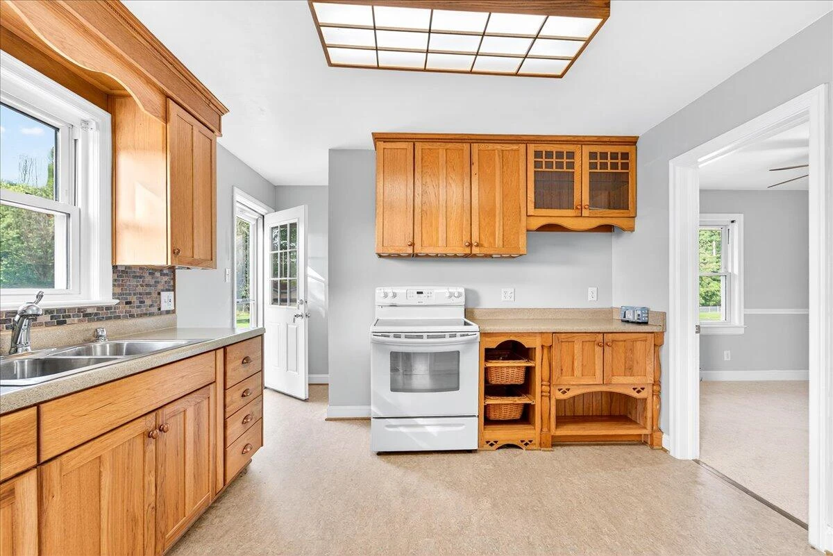 2048 Laura RD NW - Photo 12