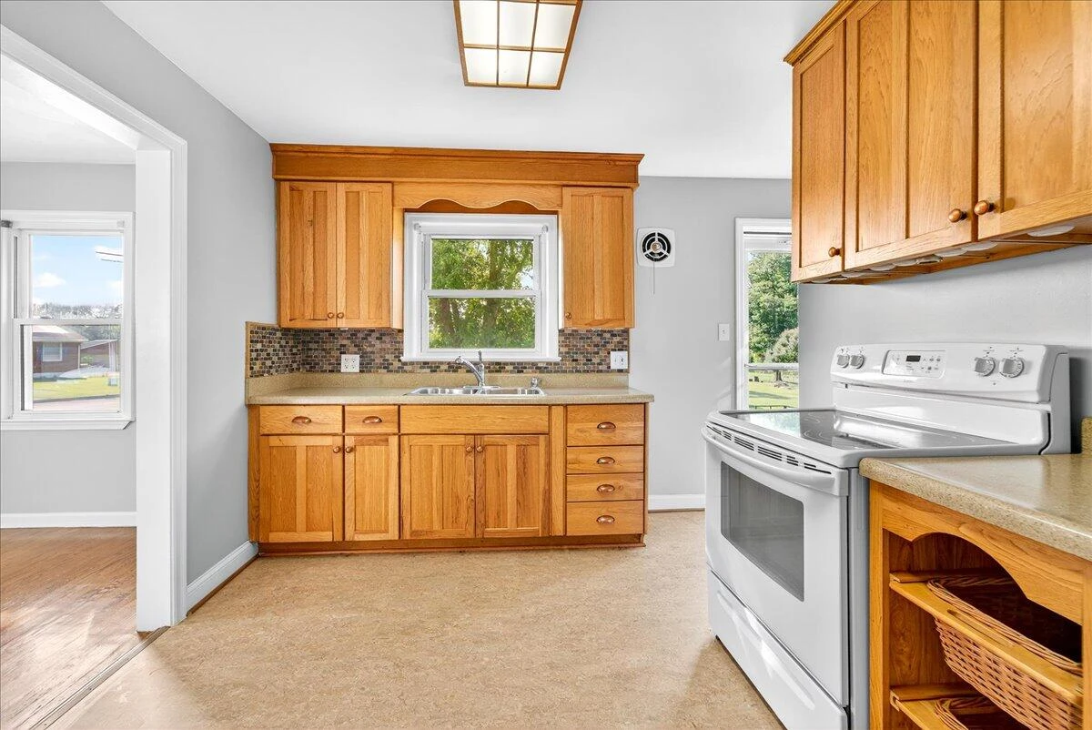 2048 Laura RD NW - Photo 13