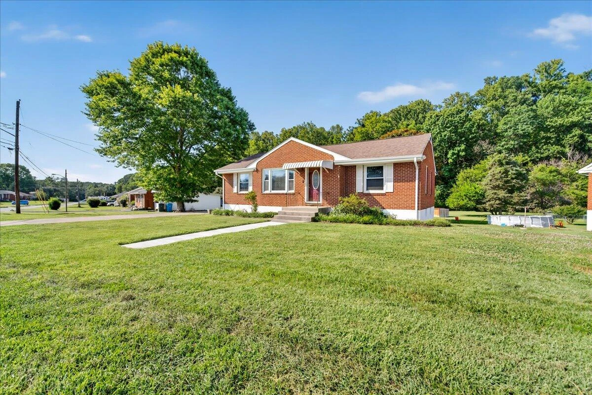 2048 Laura RD NW - Photo 2
