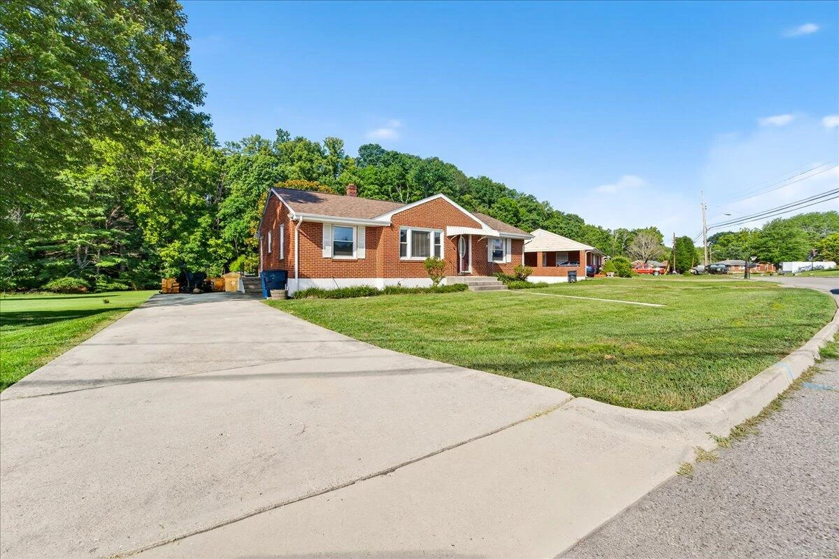 2048 Laura RD NW - Photo 3