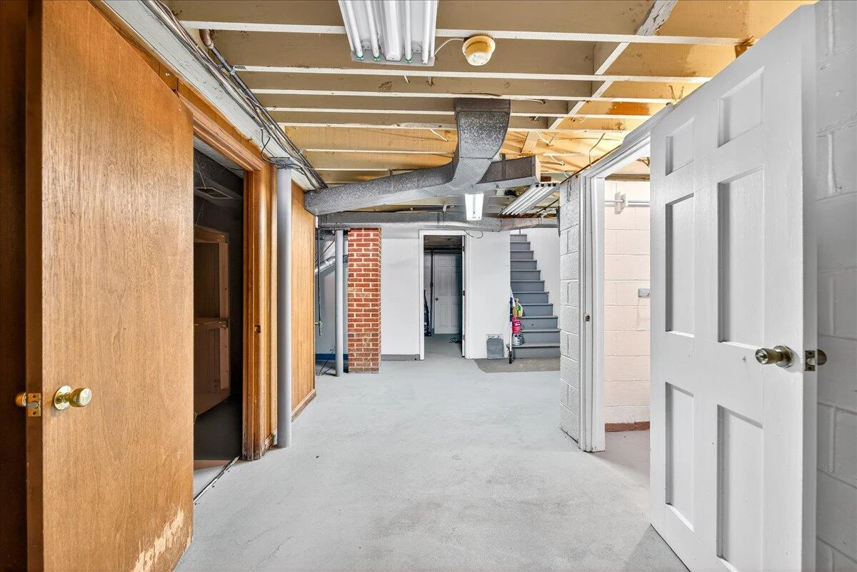 2048 Laura RD NW - Photo 37