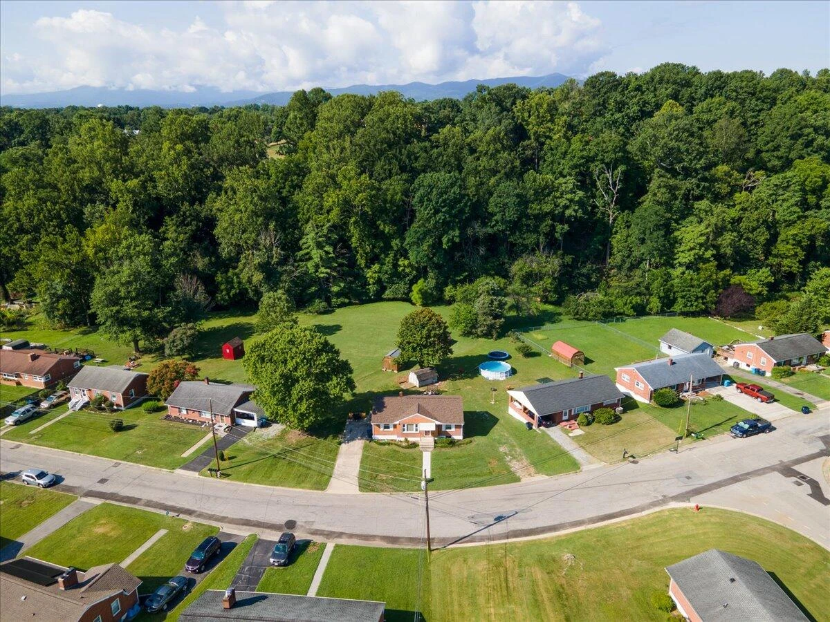 2048 Laura RD NW - Photo 46