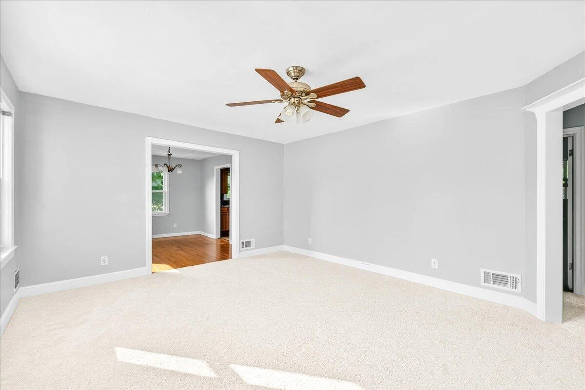 2048 Laura RD NW - Photo 5
