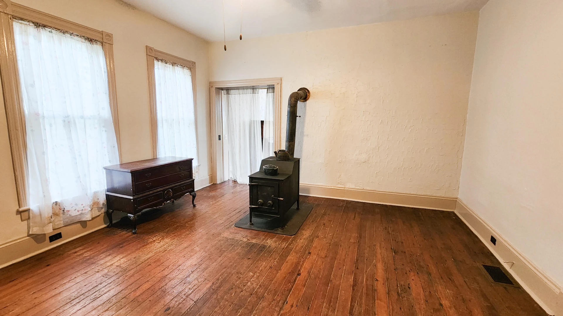 501 Brussels AVE - Photo 22
