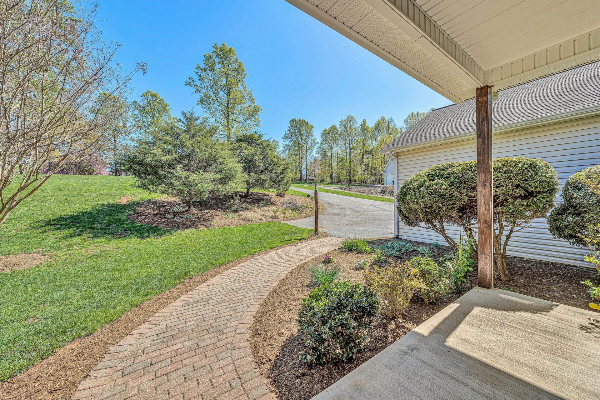 1295 Idlewood RD - Photo 6