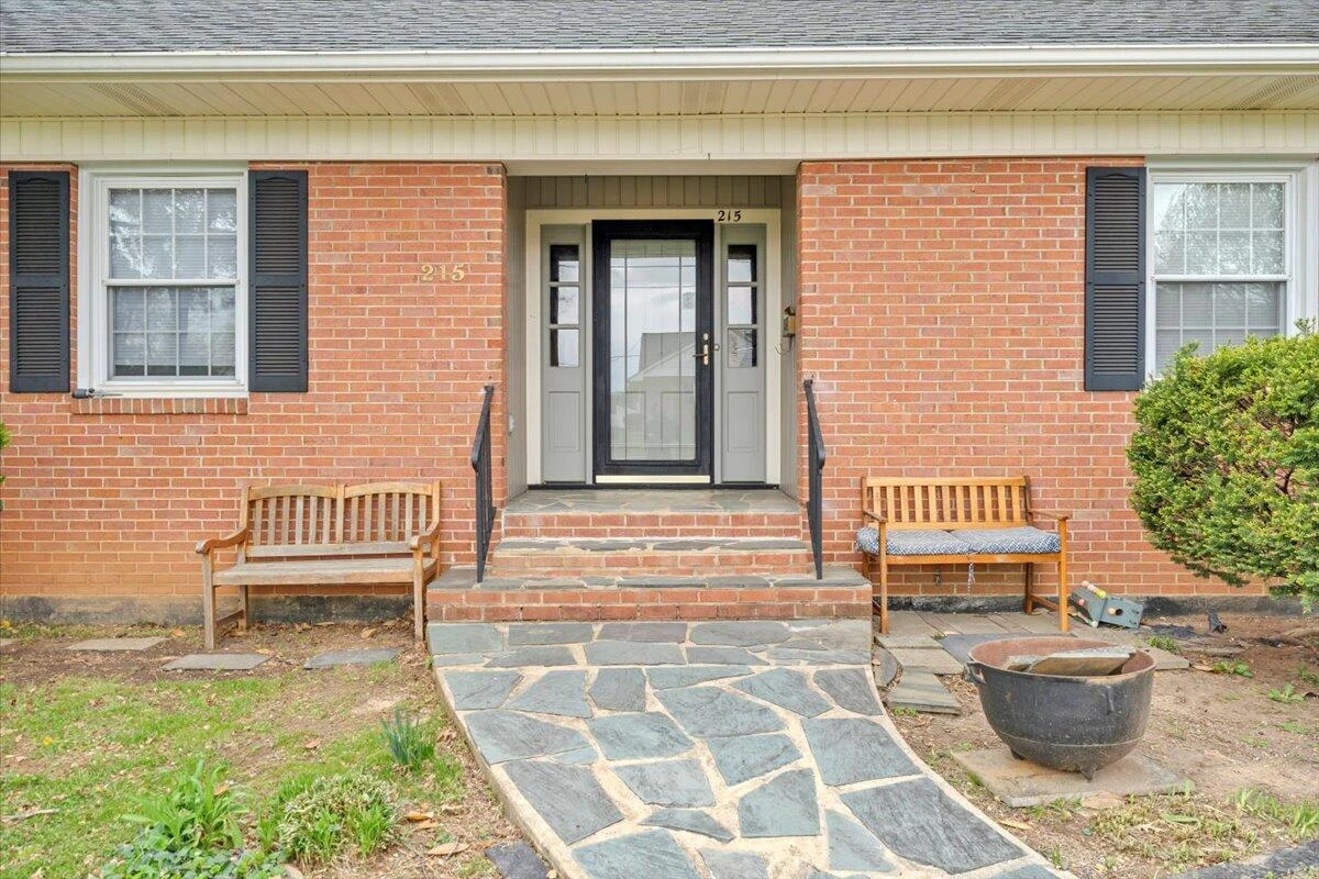 215 Chestnut ST - Photo 2
