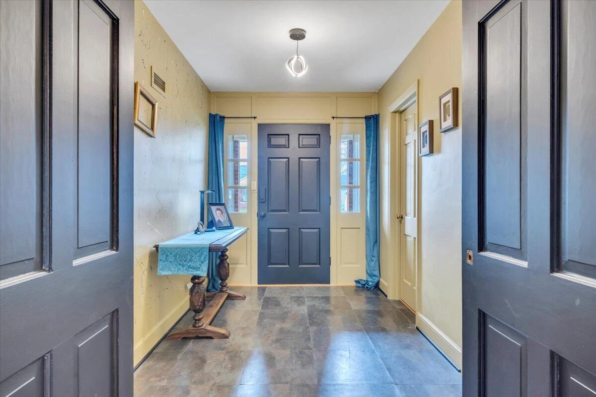 215 Chestnut ST - Photo 4