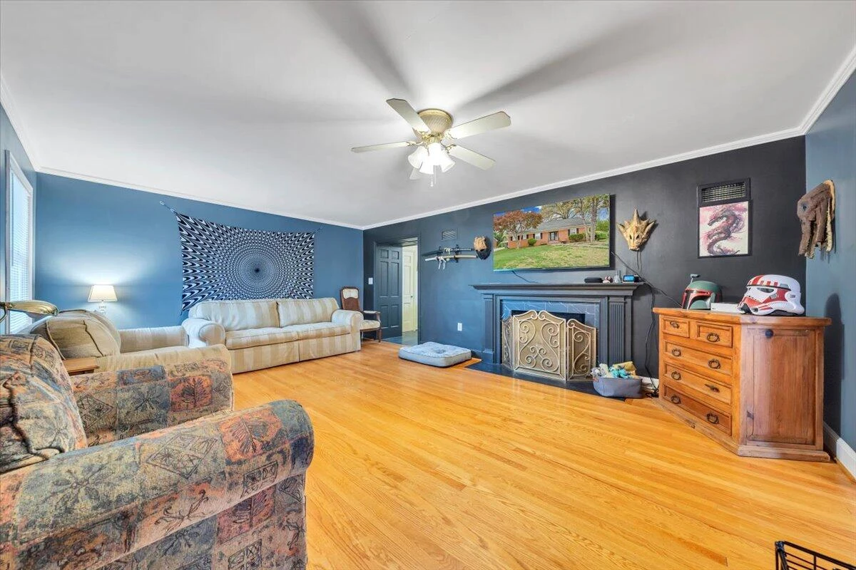 215 Chestnut ST - Photo 5
