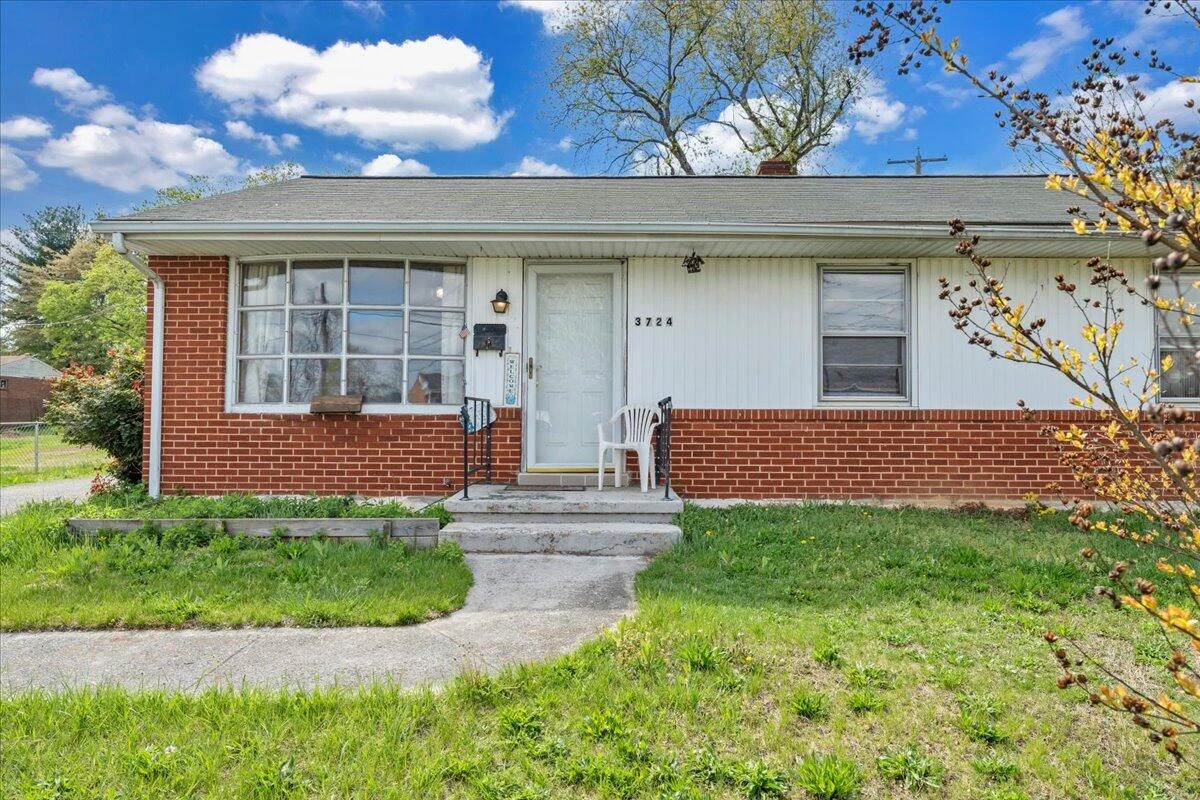 3724 Plantation RD NE