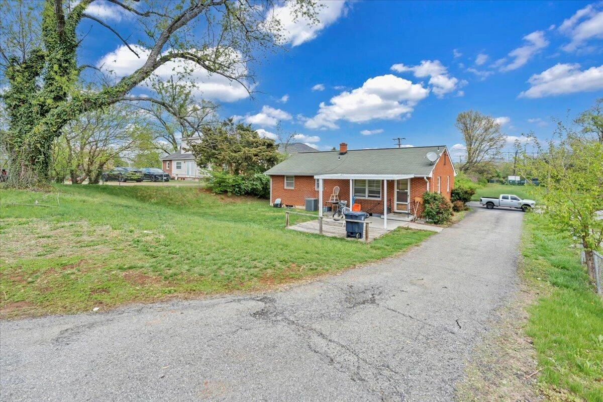 3724 Plantation RD NE - Photo 15