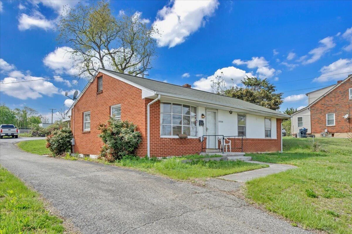 3724 Plantation RD NE - Photo 2