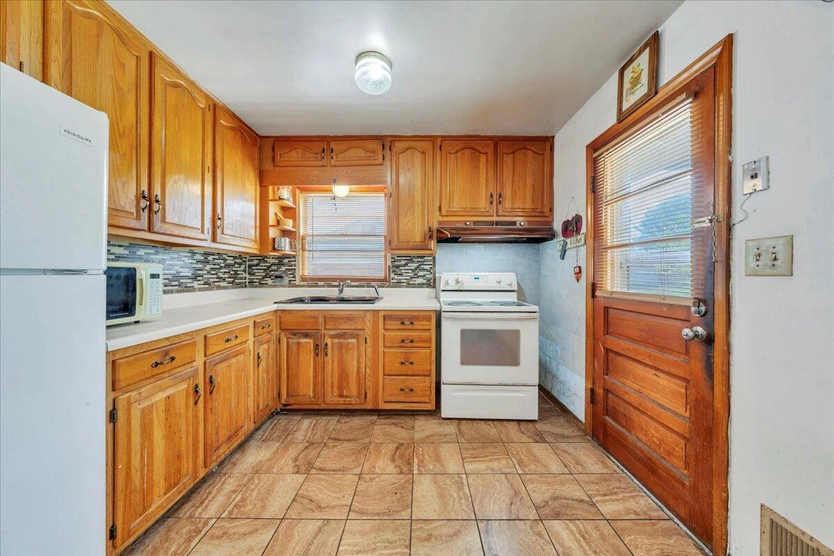3724 Plantation RD NE - Photo 3