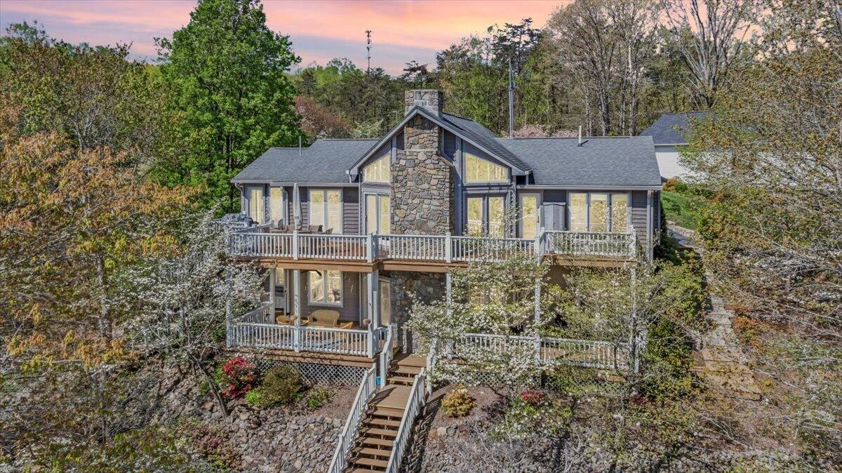 270 Forest Edge RD
