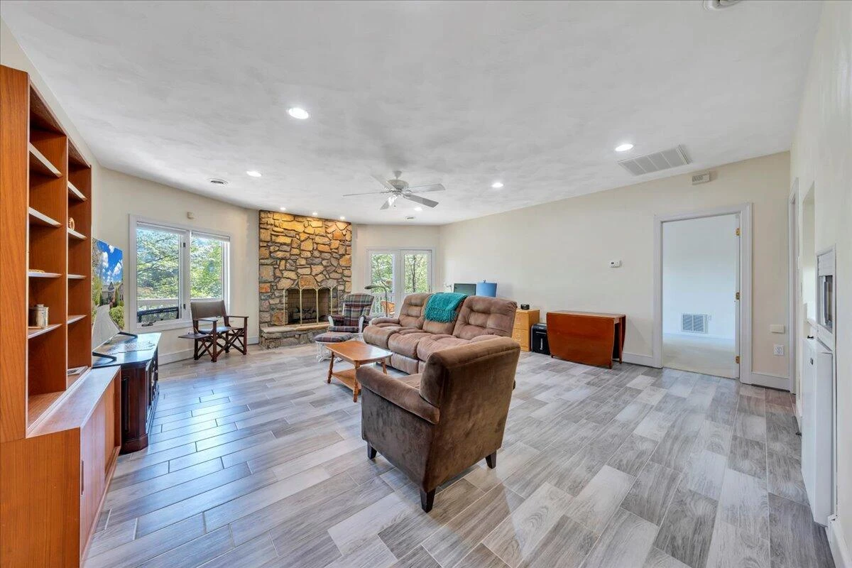 270 Forest Edge RD - Photo 35