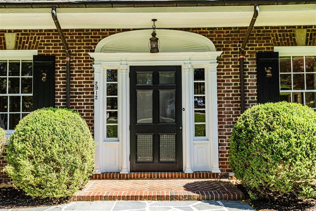 2912 Wycliffe AVE SW - Photo 3