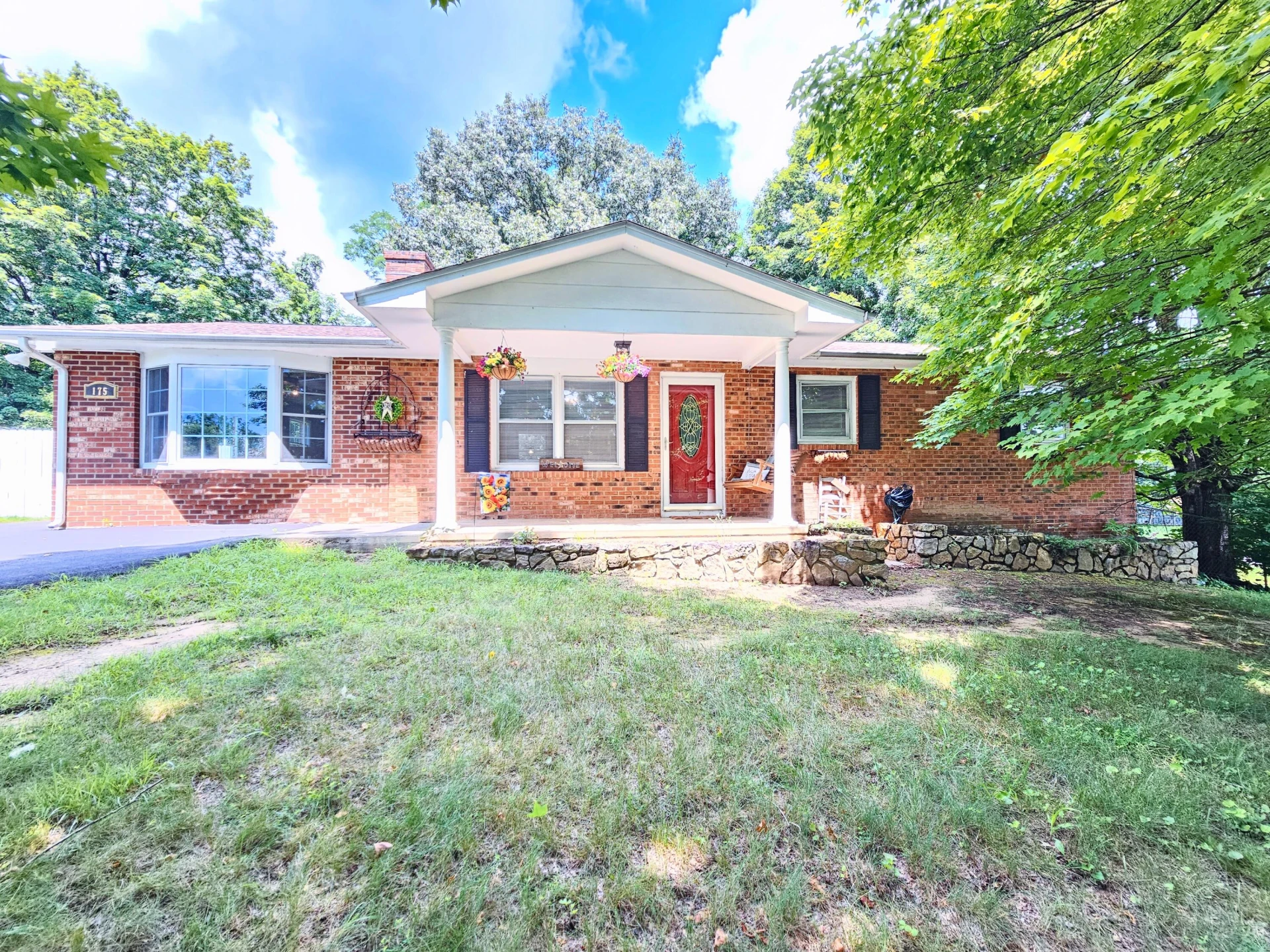 175 Maple AVE - Photo 32