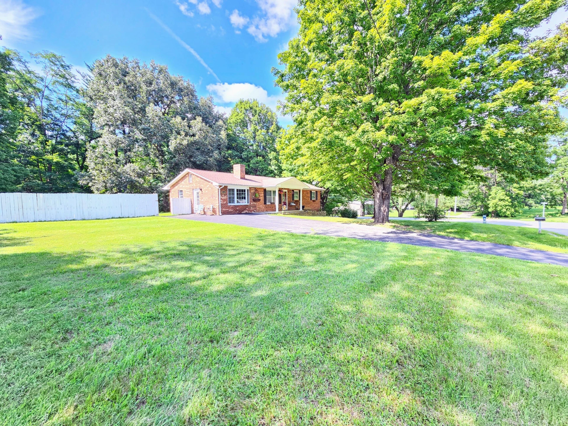 175 Maple AVE - Photo 4