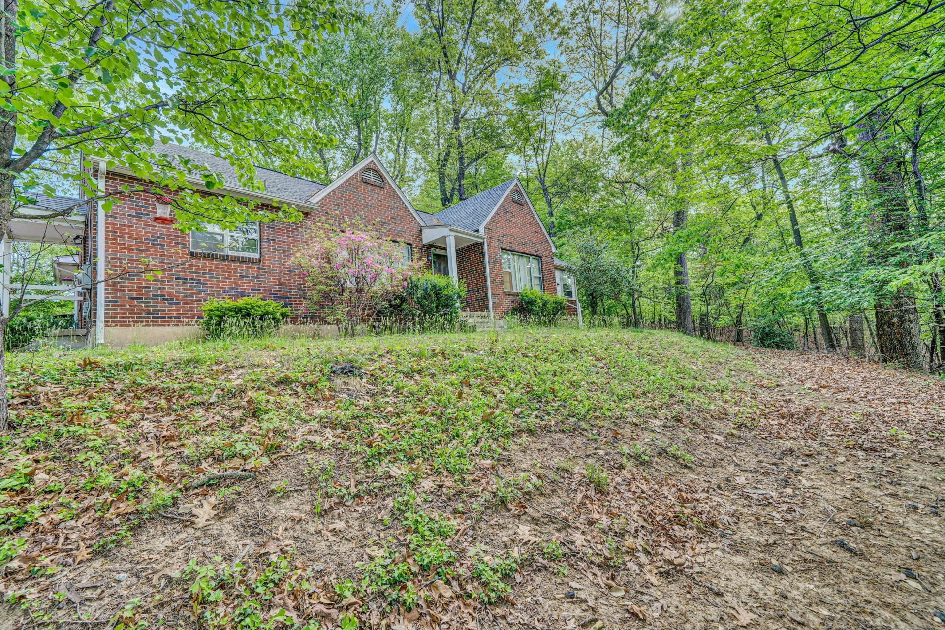 638 Dalewood AVE - Photo 2