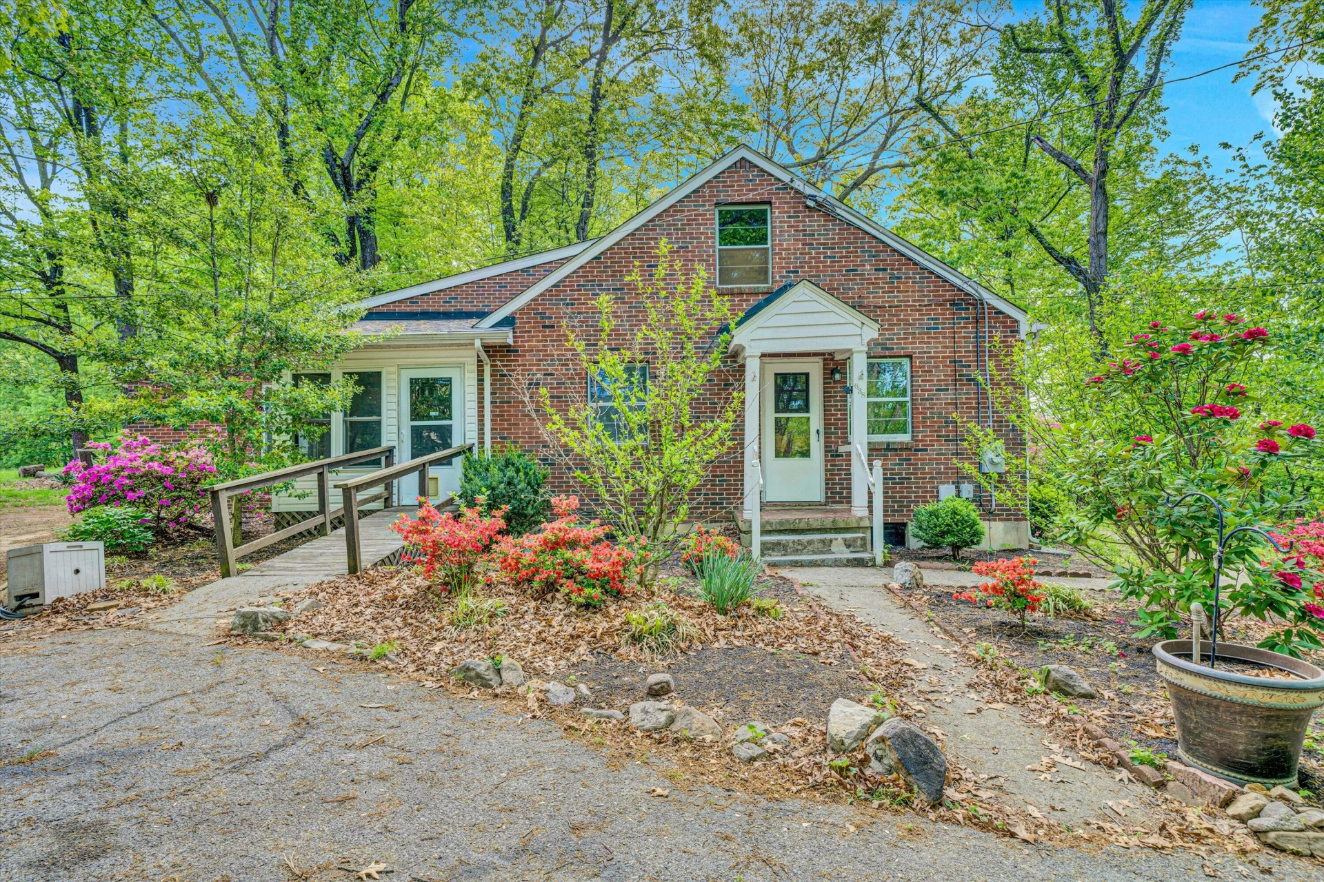 638 Dalewood AVE - Photo 3