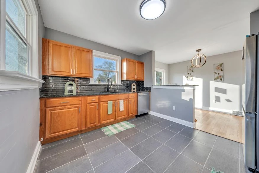 1502 Fresno ST NW - Photo 16