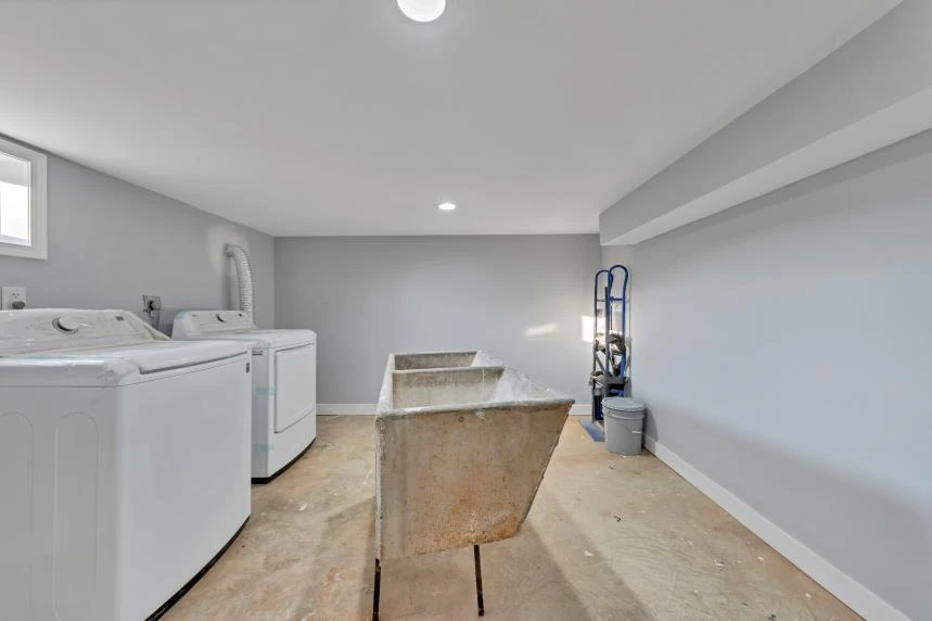 1502 Fresno ST NW - Photo 25