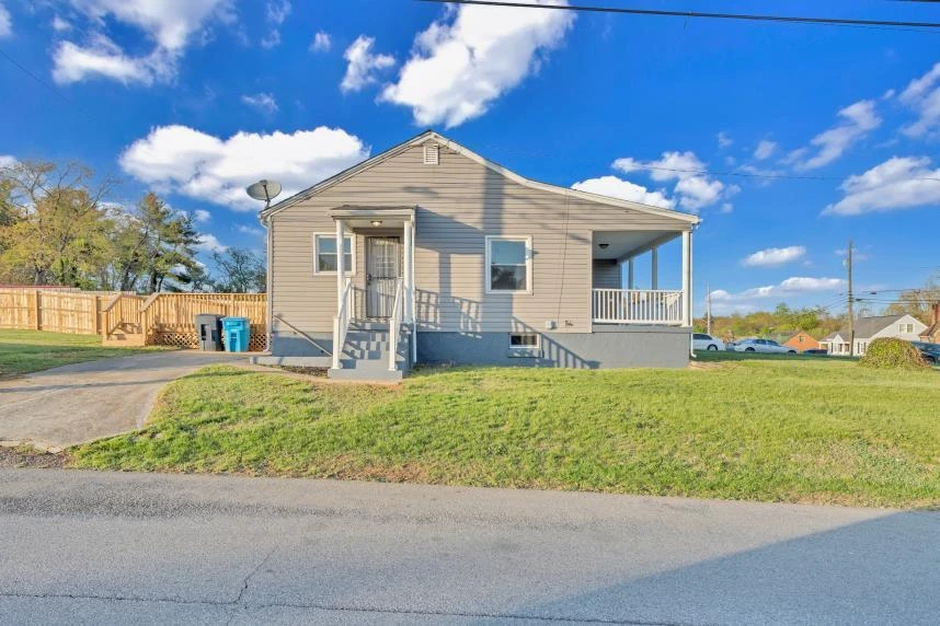 1502 Fresno ST NW - Photo 31
