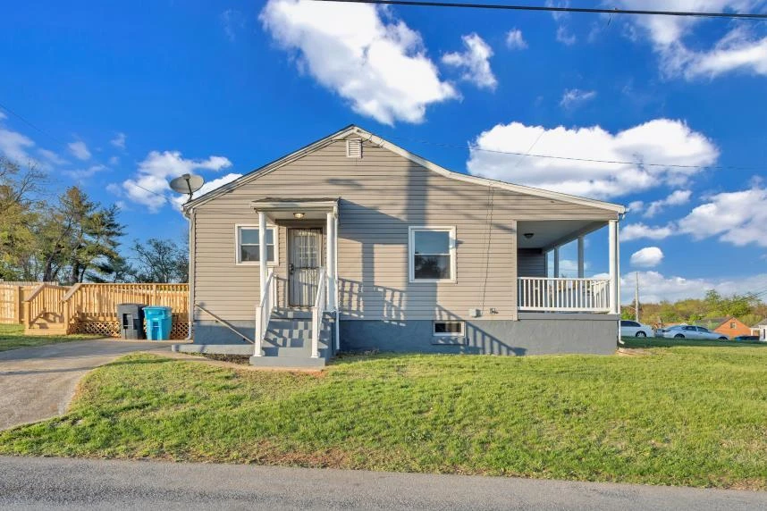 1502 Fresno ST NW - Photo 32