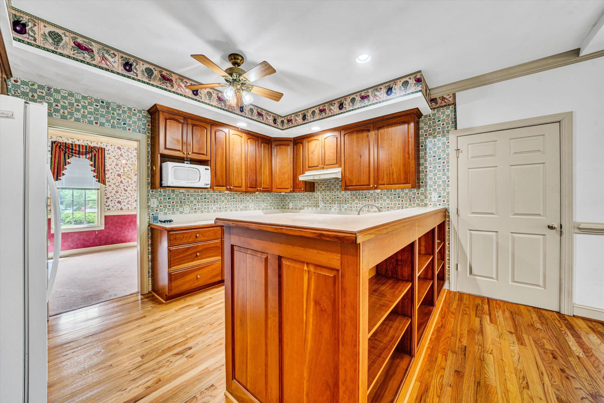 1301 Belle Aire LN - Photo 16