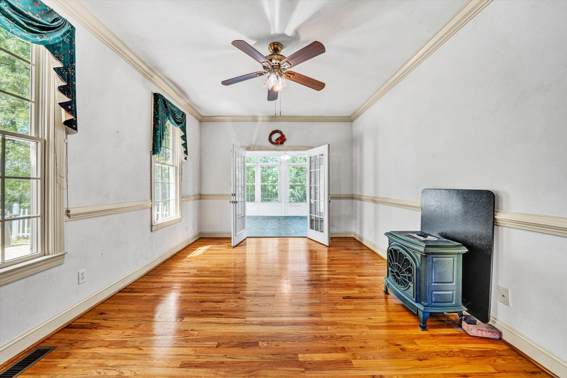 1301 Belle Aire LN - Photo 17