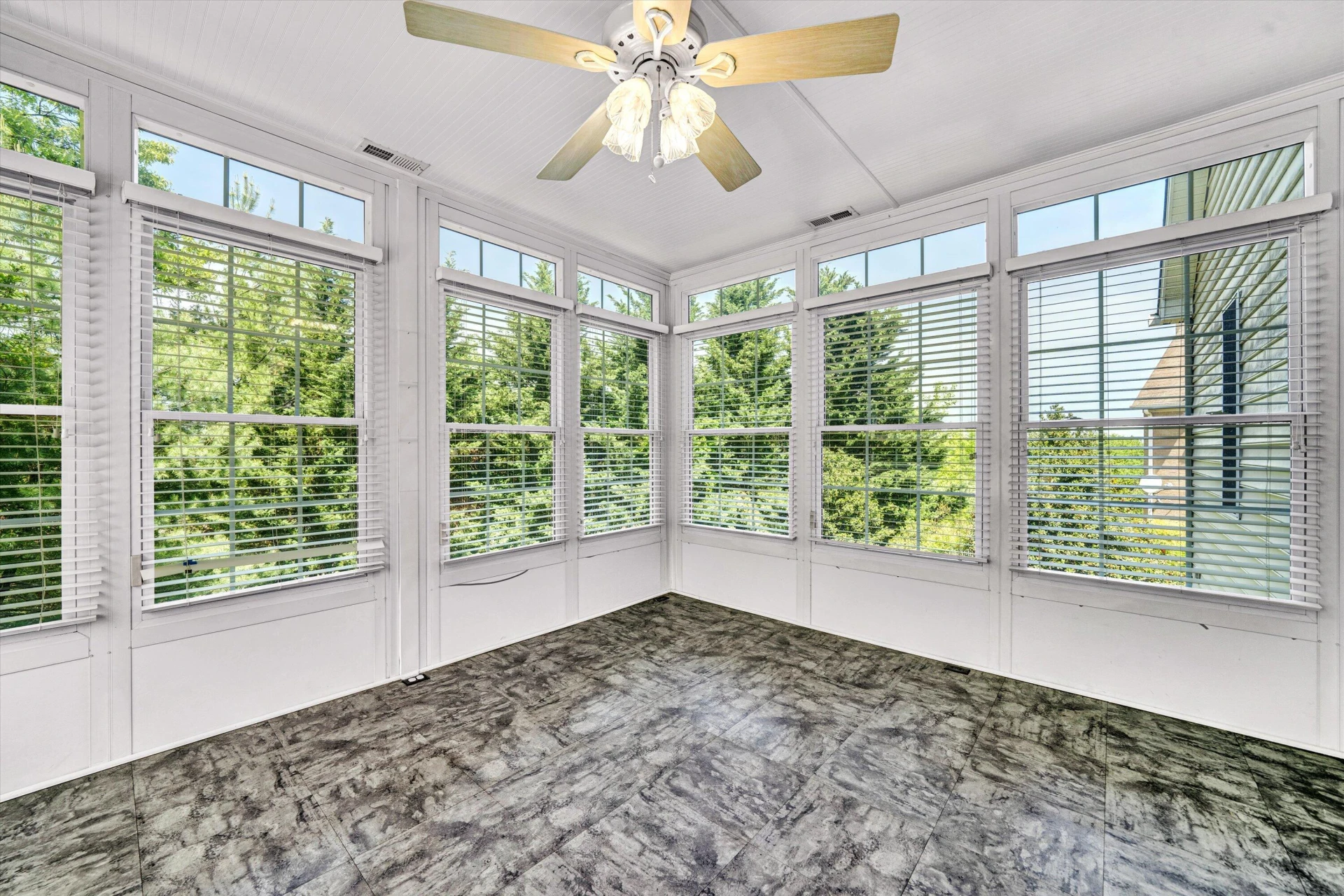 1301 Belle Aire LN - Photo 19