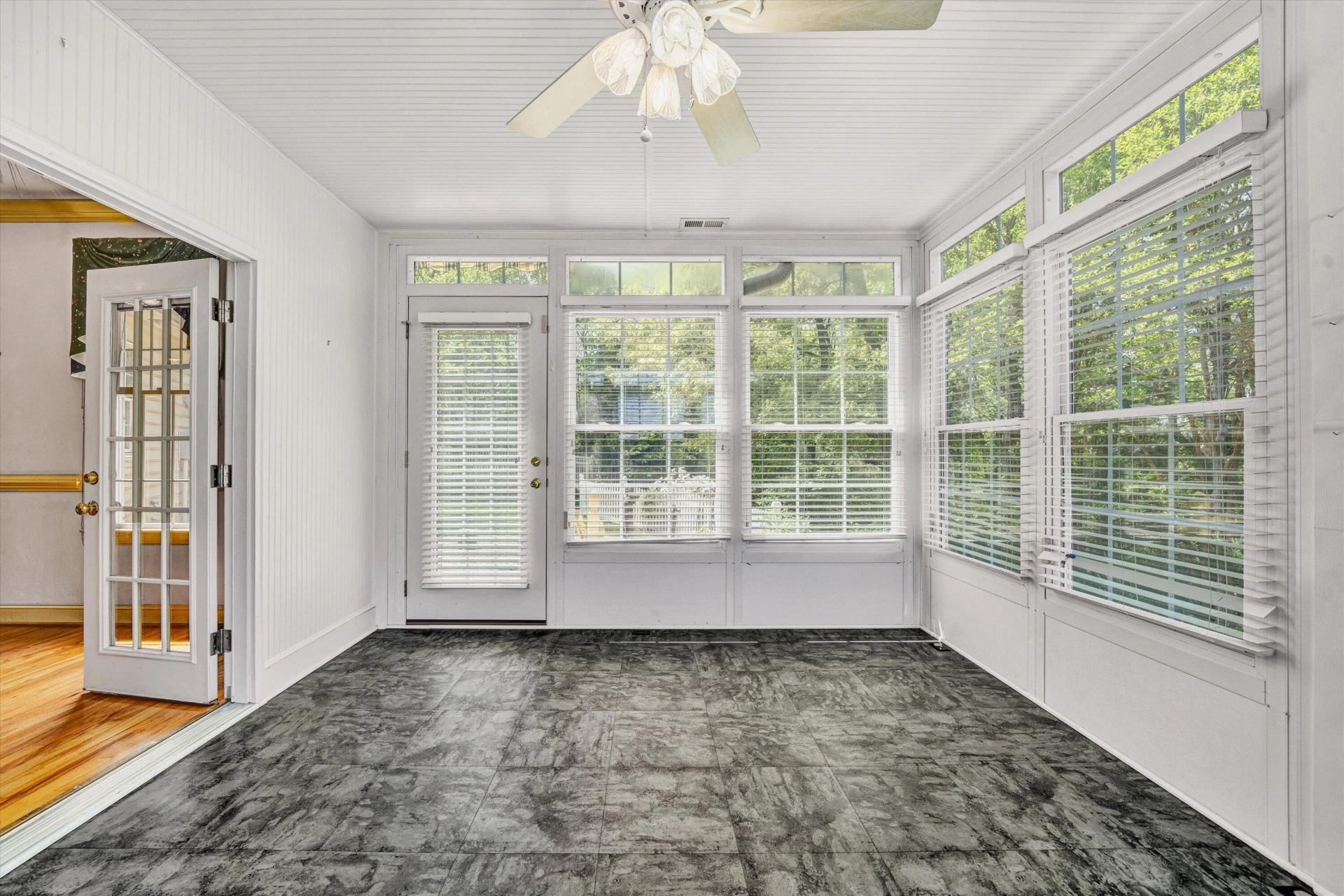 1301 Belle Aire LN - Photo 20