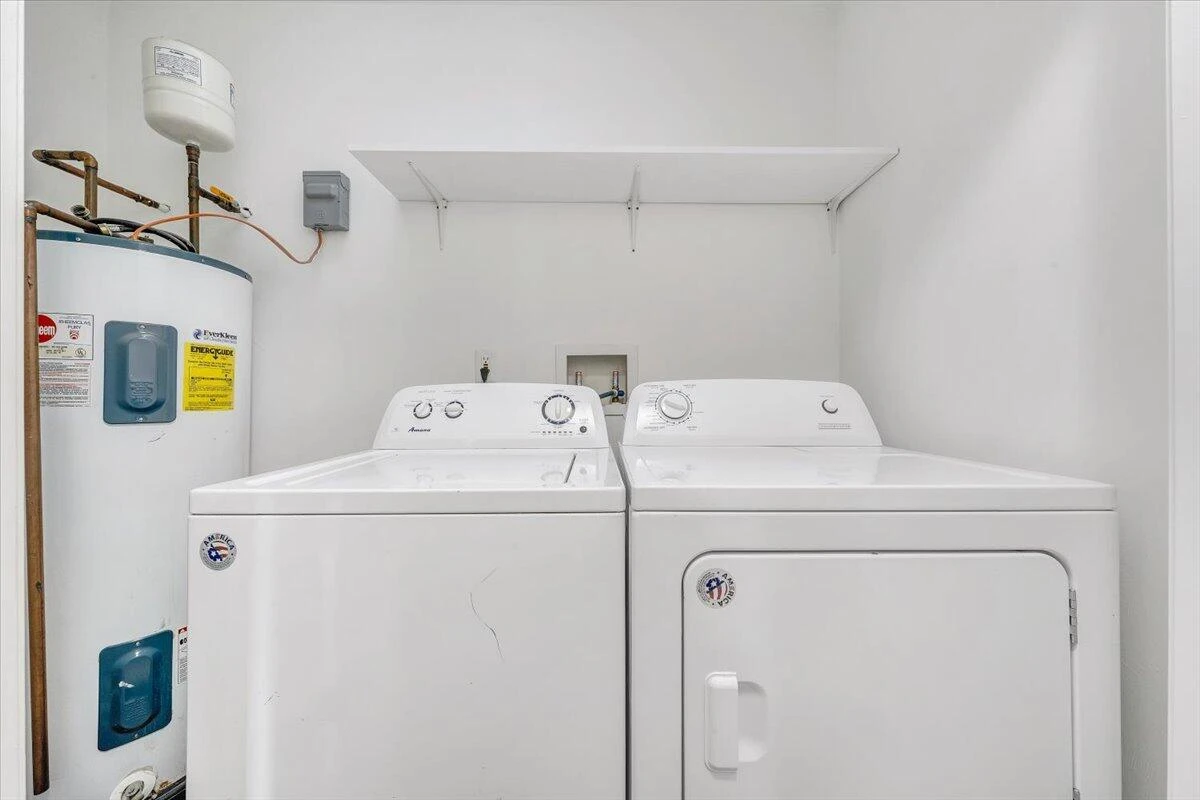 716 12th ST NW - Photo 17
