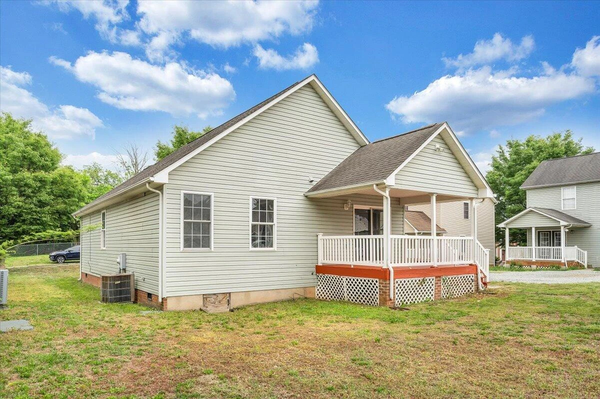 716 12th ST NW - Photo 9
