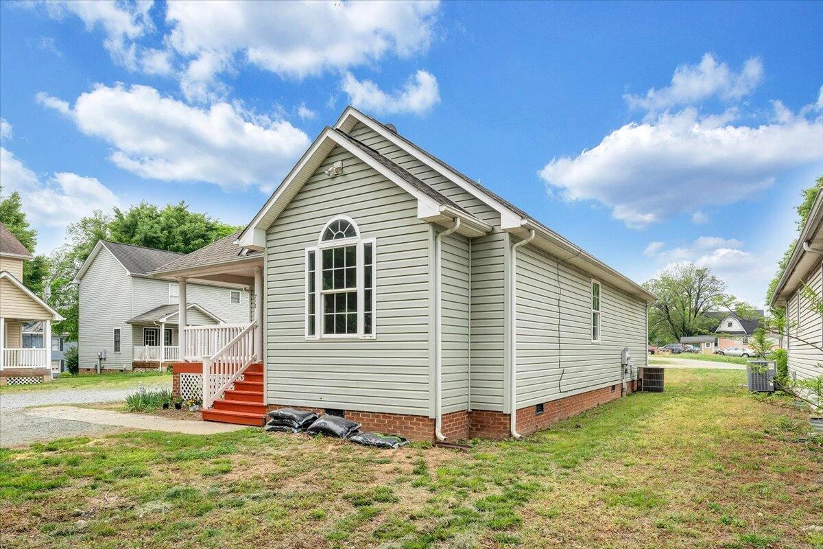 716 12th ST NW - Photo 10