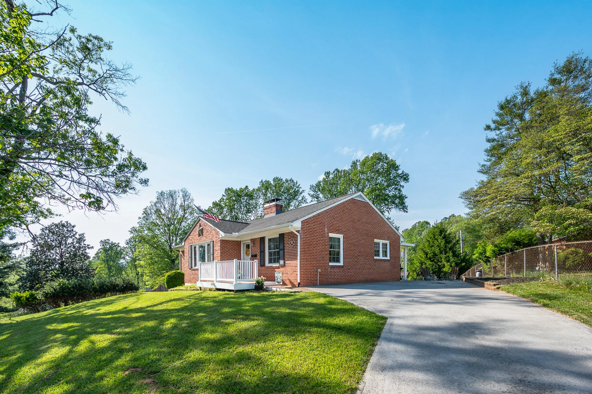 1235 Ashland CIR
