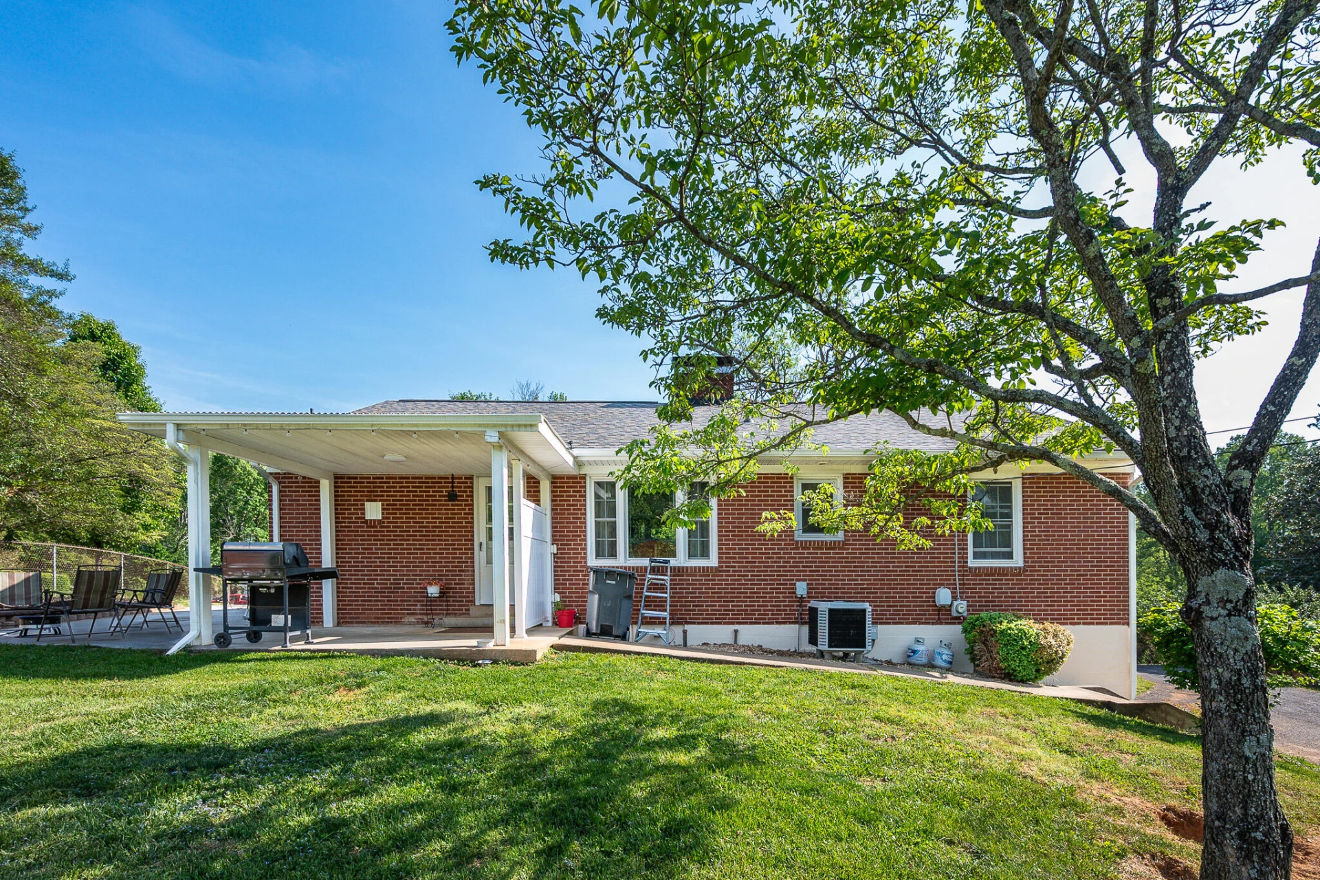 1235 Ashland CIR - Photo 37